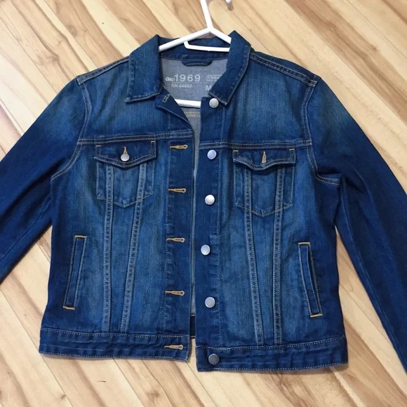 Luxurious dark wash GAP denim jeans jacket with 4 pockets - Picture 3 of 6